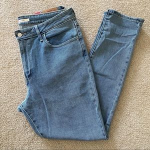 BRAND NEW Levi’s 721 High Rise Skinny Jeans